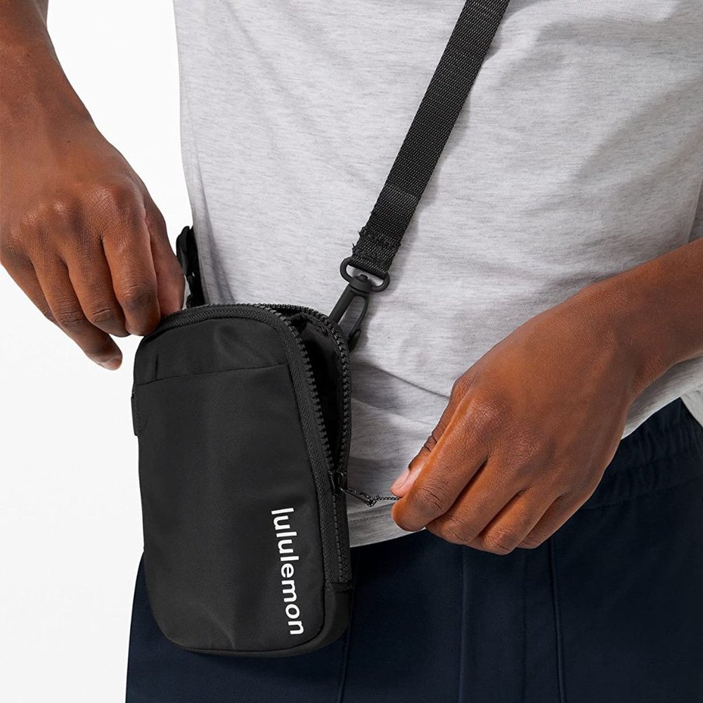 NEW lululemon athletic Access Crossbody Bag Fanny Pack Black White Logo Purse - Picture 5 of 8
